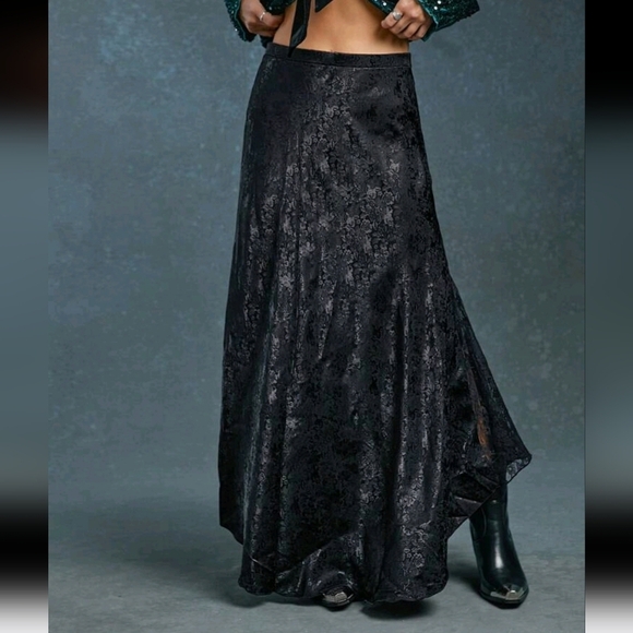 HolidayParty New Years Outfit Black Mixed Media Satin Like & Contrast Lace Skirt - Picture 1 of 4